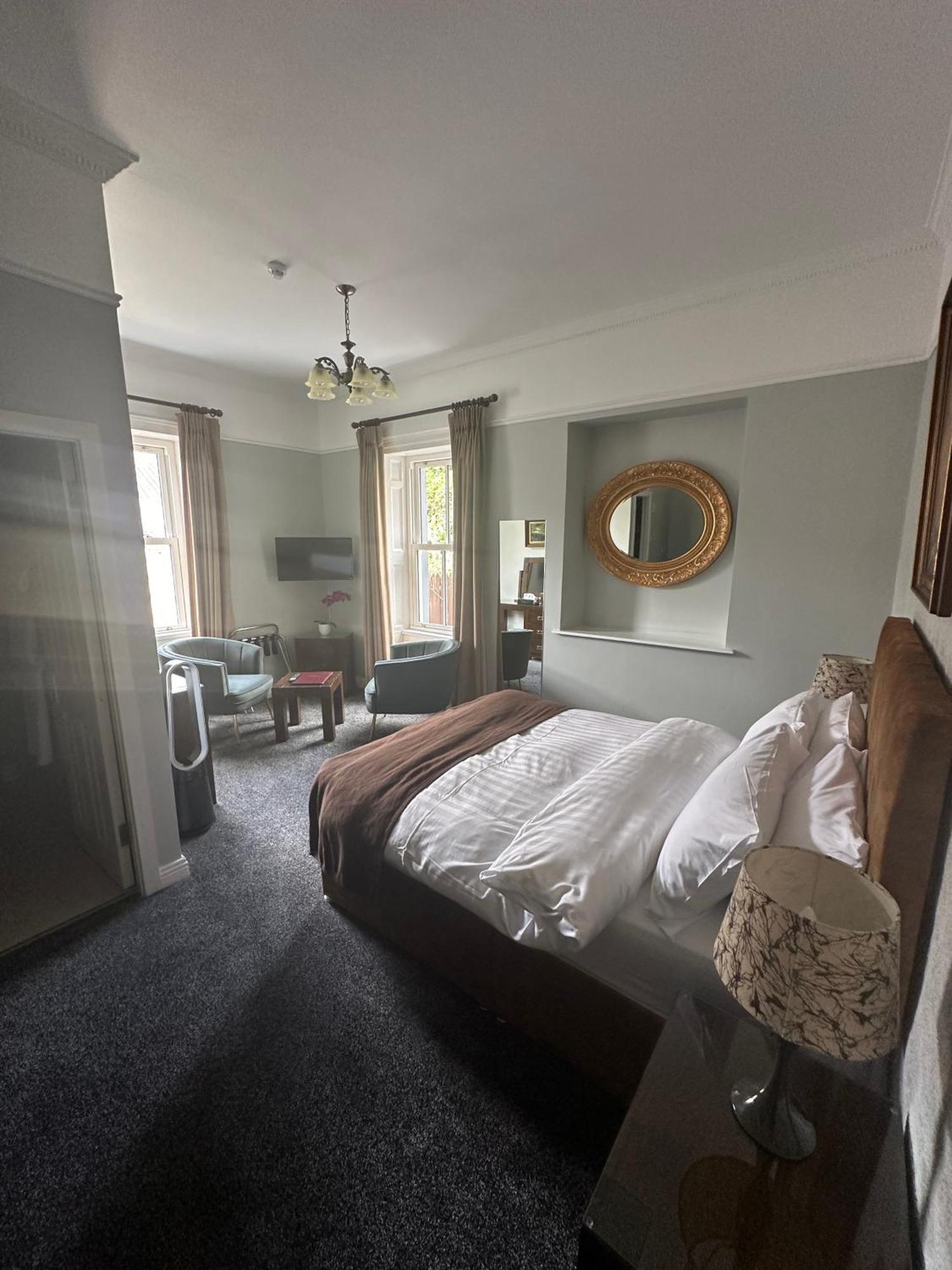 Отель Long Quay House Кинсэйл Экстерьер фото