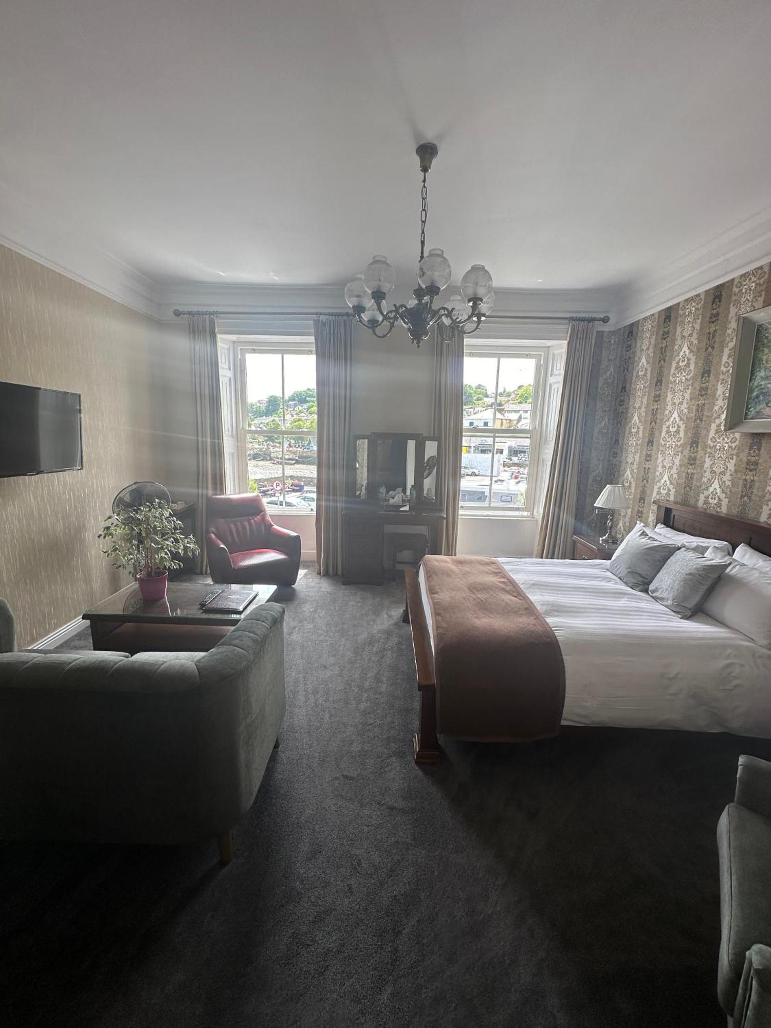 Отель Long Quay House Кинсэйл Экстерьер фото
