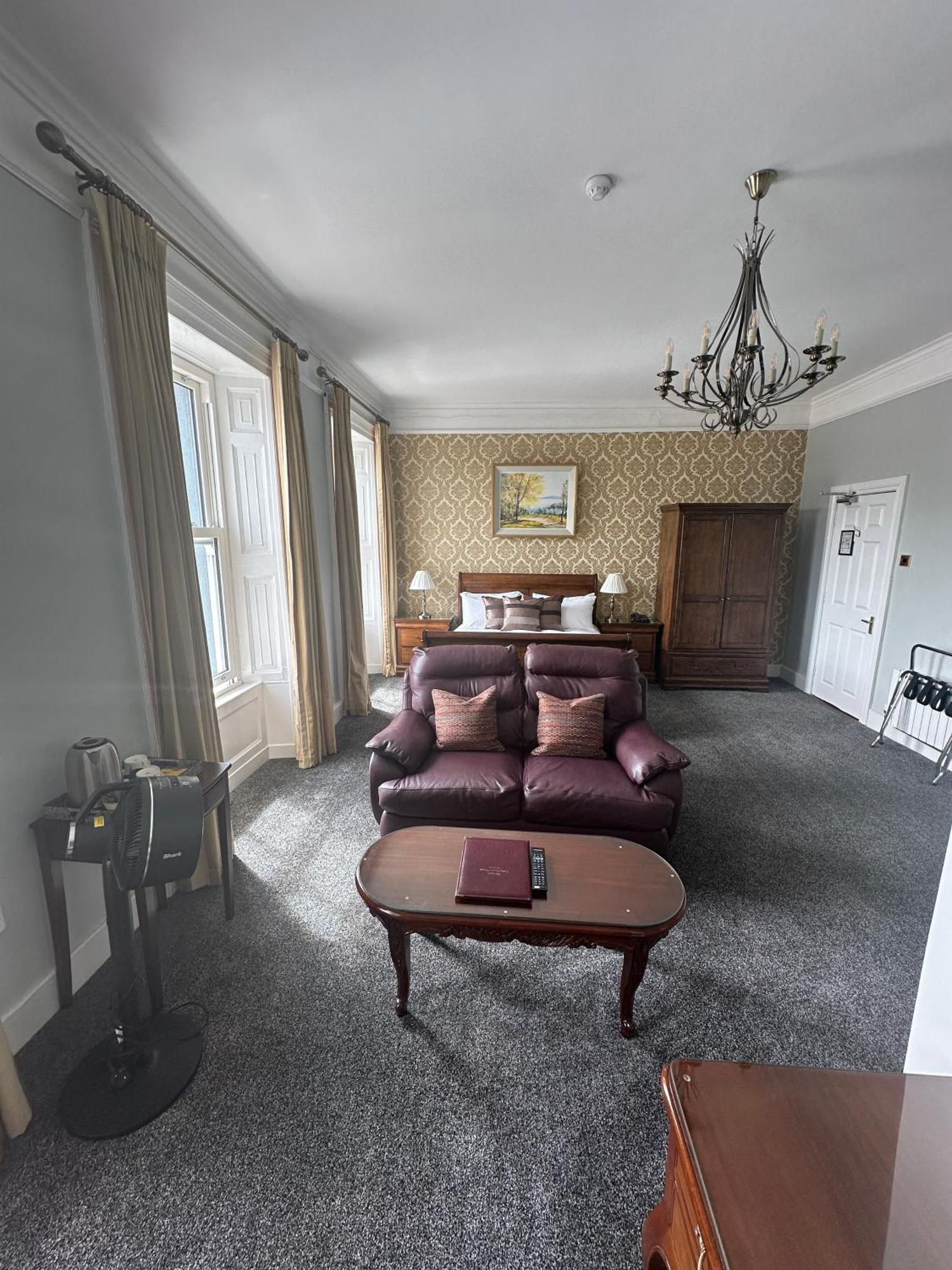 Отель Long Quay House Кинсэйл Экстерьер фото